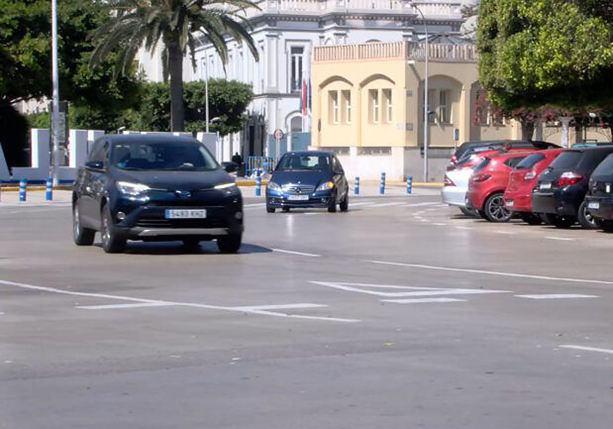Casi cuatro de cada diez vehículos  en Ceuta y Melilla no cuentan con un distintivo medioambiental, el grupo más numeroso del parque, por delante de la etiqueta C (30,2%)