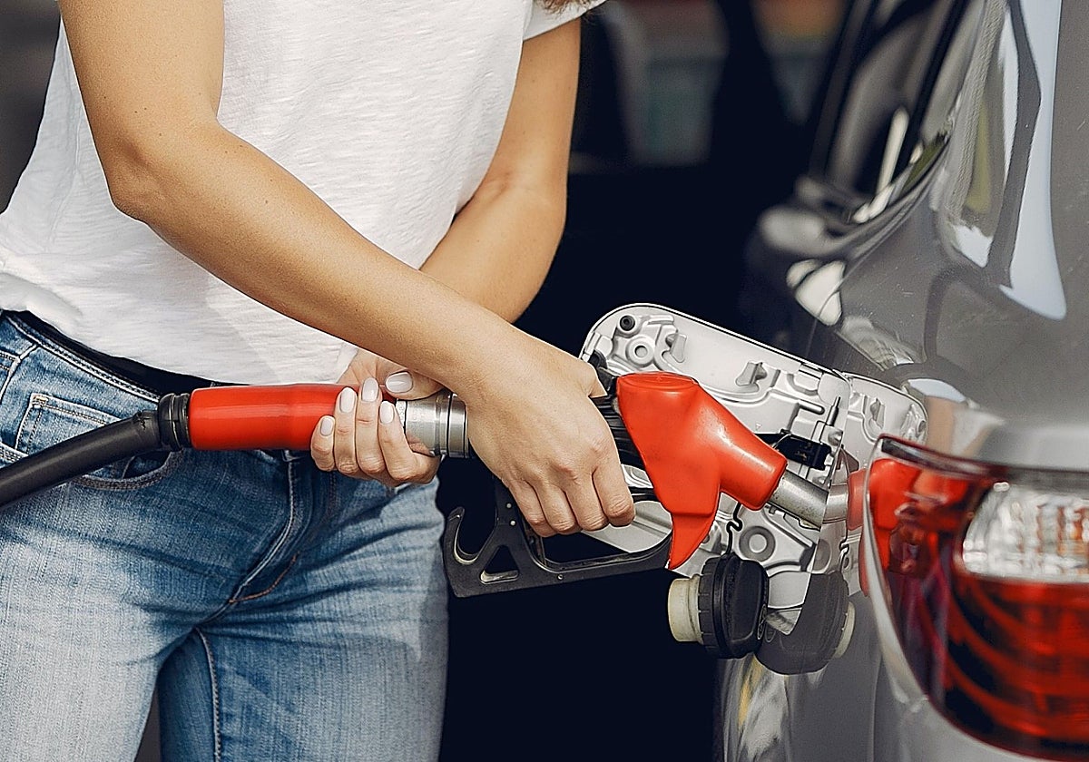 La subida de los carburantes encarece la «vuelta al cole»: claves para reducir el consumo