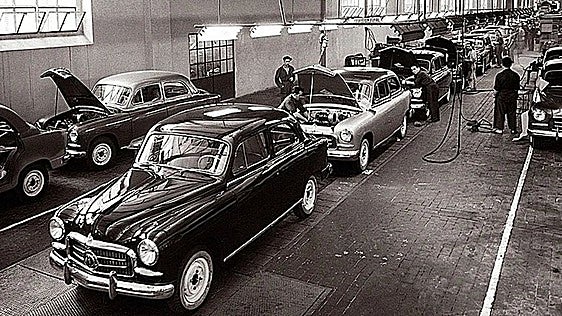 Casi ochenta años haciendo historia de la automoción española: del Seat 1400 al Tarraco