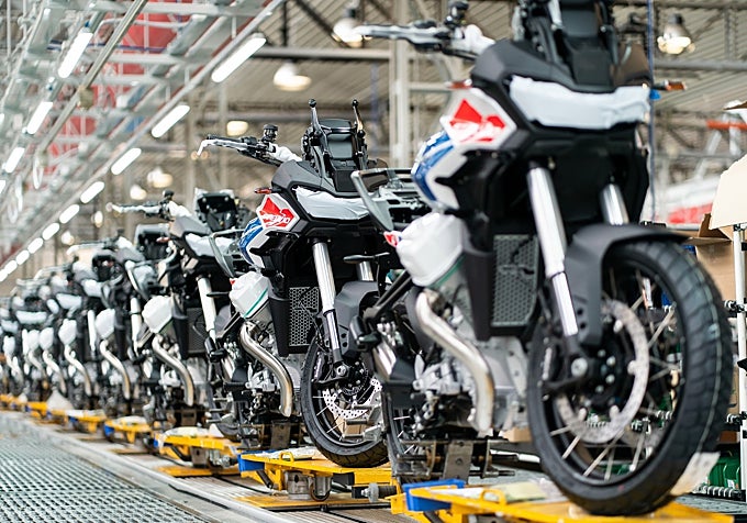 Moto Guzzi renueva su histórica fábrica de Mandello