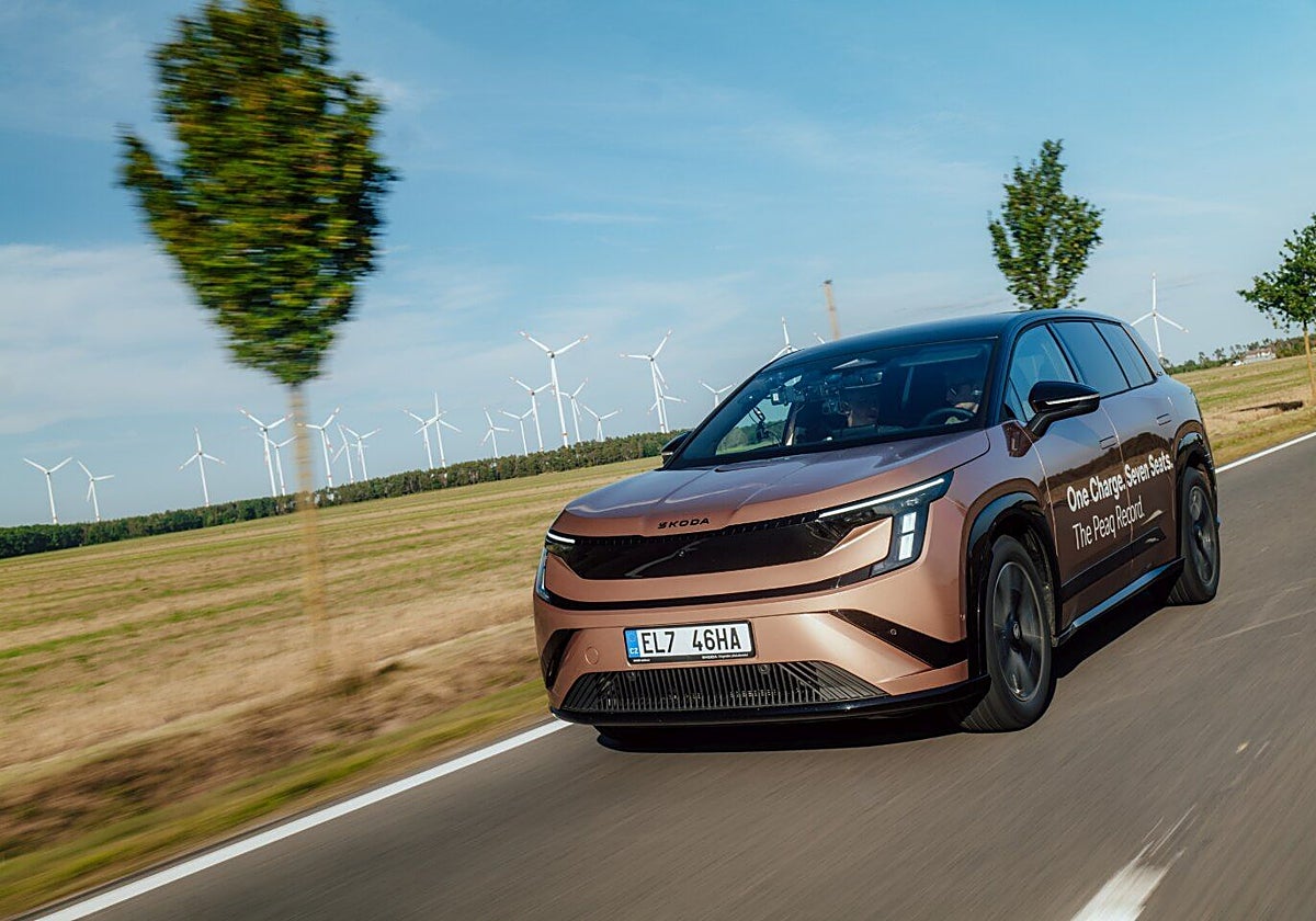 El Skoda Peaq bate récords de movilidad eléctrica rozando los 1.000 km sin parar a cargar