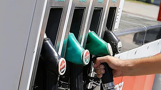 Tips para bajar el consumo de tu coche ahora que el combustible está al alza