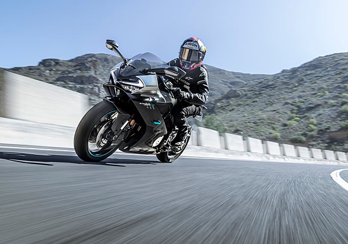 Probamos la nueva CFMoto 675 SR-R