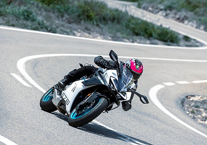 Probamos la nueva CFMoto 675 SR-R