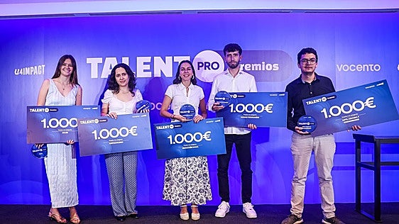 Una pulsera que detecta crisis epilépticas y un 'scape room' contra la desinformación, entre los TFG premiados por Vocento y U4Impact