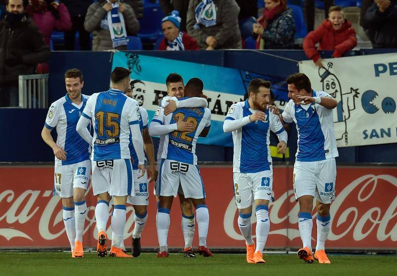 Las mejores imágenes del triunfo logrado por el Real Madrid ante el Leganés en Butarqué, en partido correspondiente a la 16ª jornada de Liga que fue aplazado en diciembre por el Mundial de Clubes