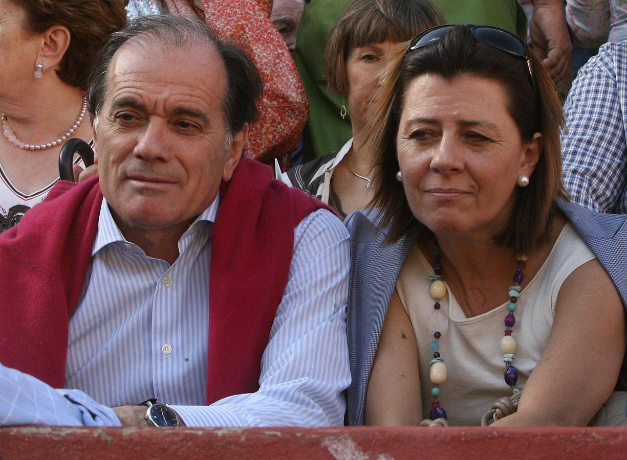 11.09.08 El vicepresidente de la Junta de Castilla y León, Tomás Villanueva y su mujer, Rosa Redondo, en la quinta corrida de toros celebrada en Valladolid con motivo de las fiestas de la Virgen de San Lorenzo 2008. 