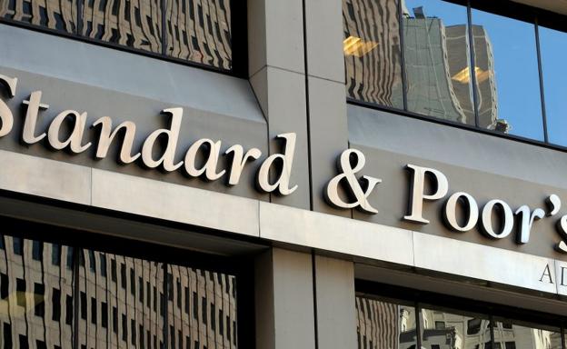 S&P amenaza con dejar la nota de la deuda catalana a un paso de la quiebra si persisten las «tensiones políticas»