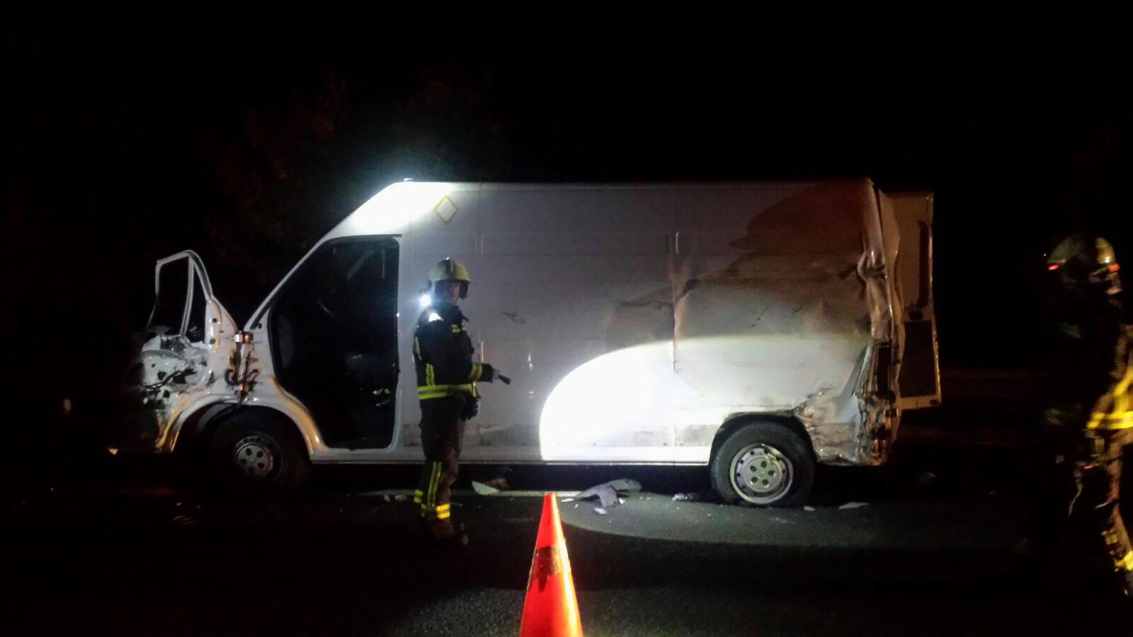 Un camión arrolló a ambos, naturales de Paraguay, cuando se apearon de su furgoneta a la altura de Arenas de Iguña