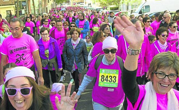 Participantes en la Marcha contra el Cáncer en Zamora.