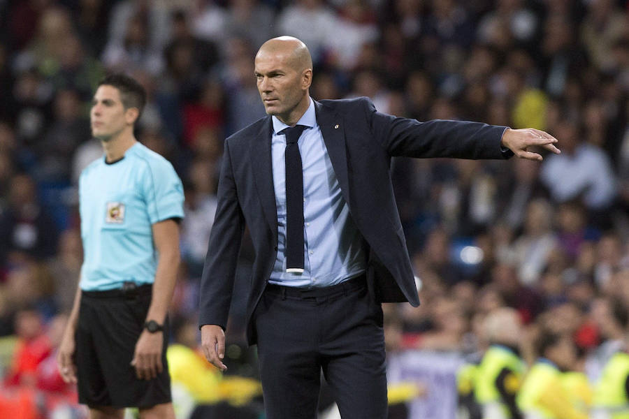 Zidane dirige el encuentro ante el Eibar.