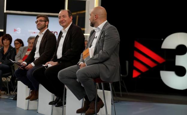 Los representantes de los medios de comunicación públicos catalanes, en un programa especial de TV3.