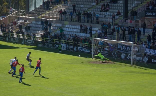 Adrián volvió a marcar con la caiseta del Burgos CF