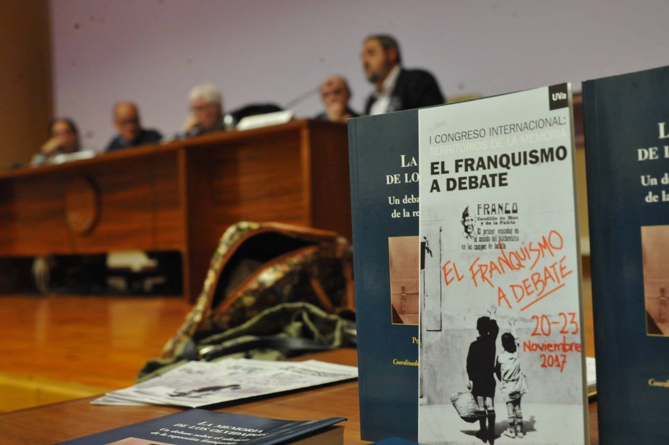 ‘El vigor de una cultura amordazada’ es el título de la primera mesa que, moderada por el periodista Carlos Blanco, ha contado con la participación de Carlos Aganzo Gustavo Martín Garzo, Miguel Ángel Pérez ‘Maguil’ y Enrique Gavilán 