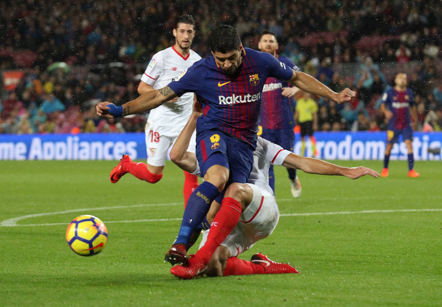 El líder de la Liga venció por 2-1 al conjunto hispalense gracias a un doblete de Paco Alcácer.