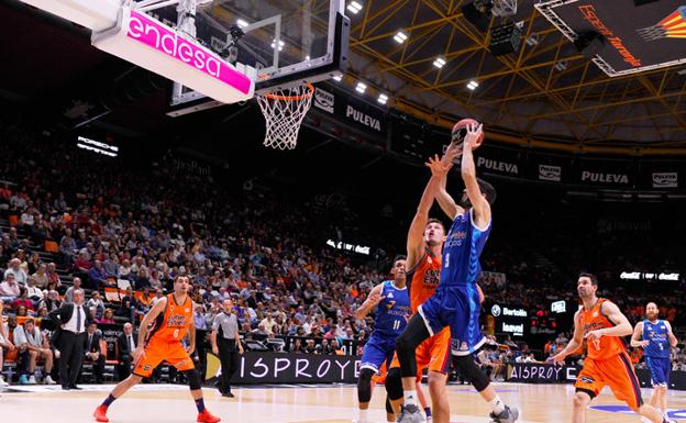 El San Pablo no sólo plantó cara al Valencia Basket, sino que tuvo ocasiones de ganar en La Fonteta