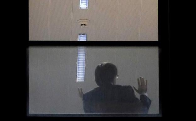 Puigdemont en el edificio del a Fiscalía belga.