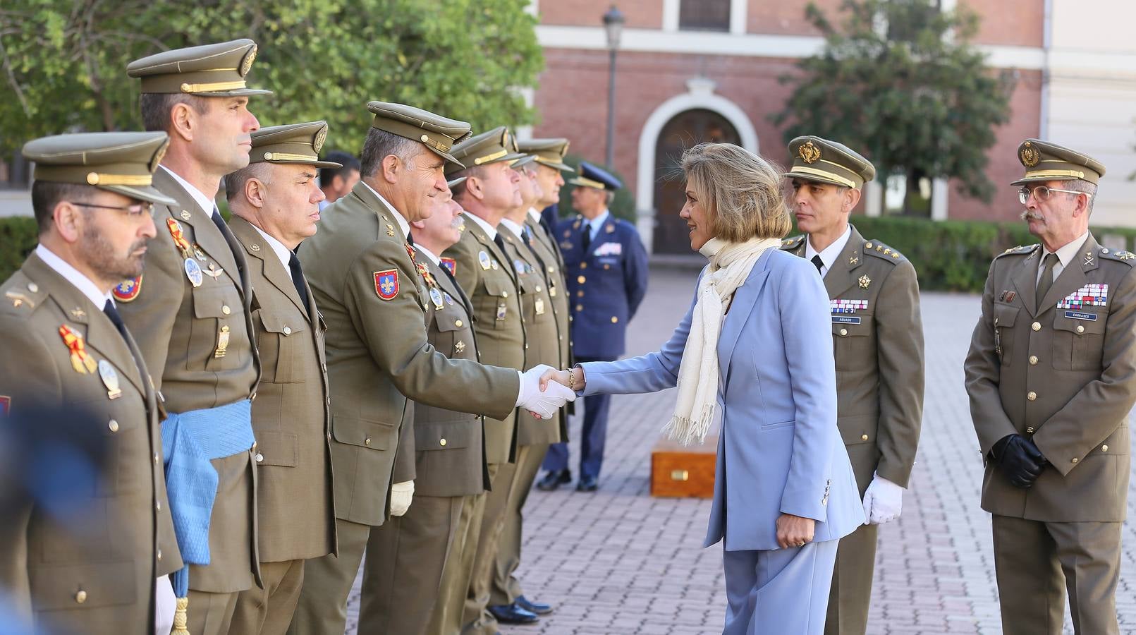 La ministra de Defensa, María Dolores de Cospedal, visita la Academia de Caballería de Valladolid