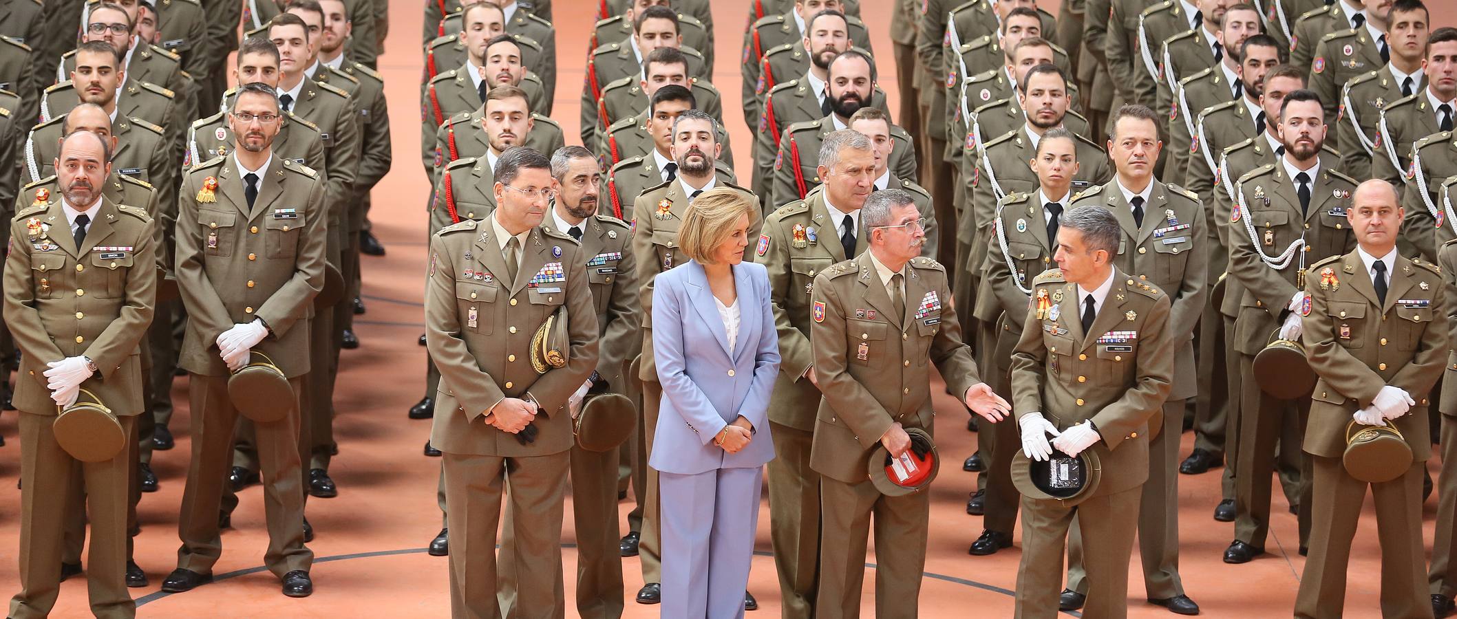 La ministra de Defensa, María Dolores de Cospedal, visita la Academia de Caballería de Valladolid