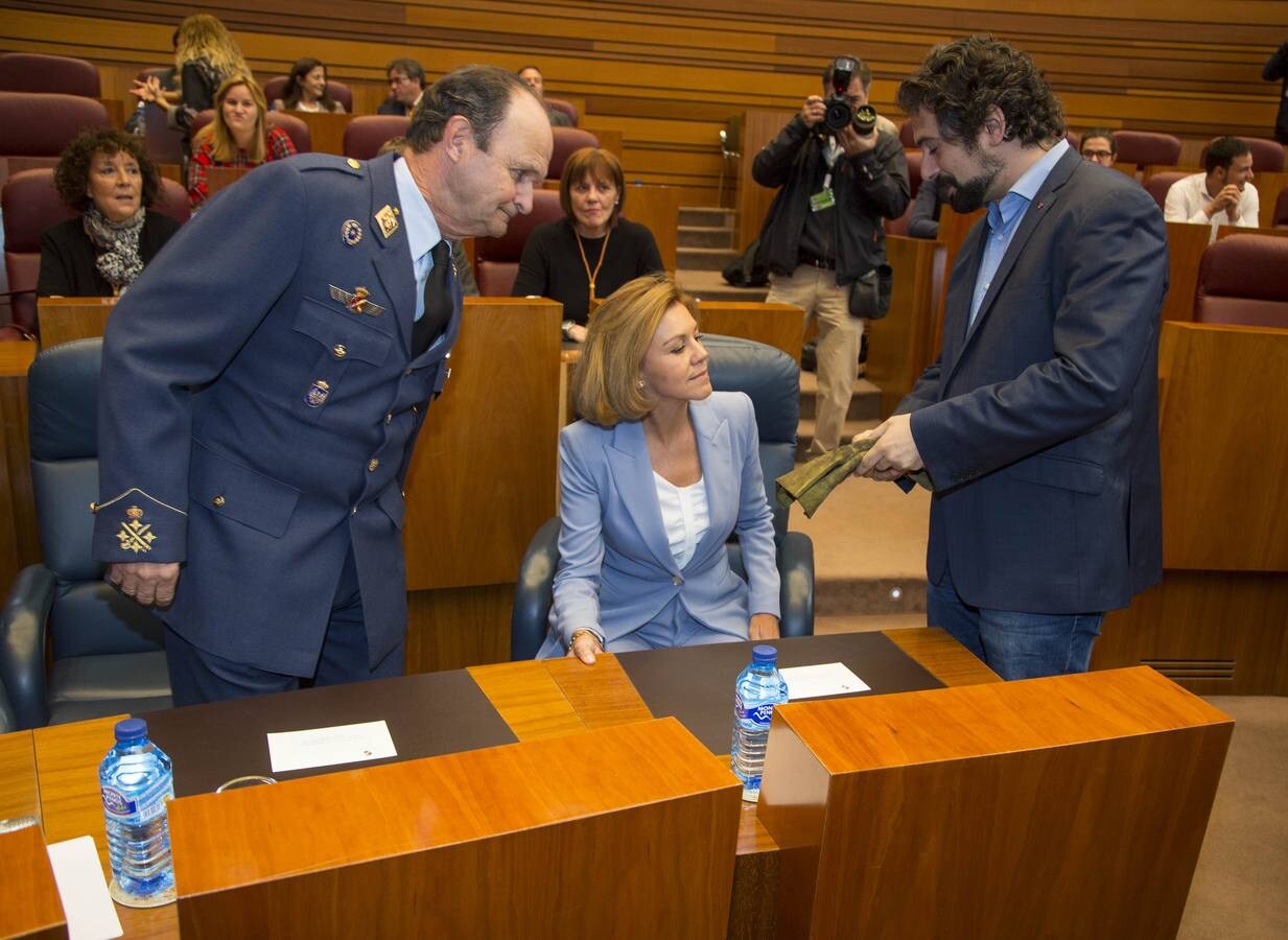La ministra de Defensa, Dolores de Cospedal, ha aprovechado el acto para defender a ultranza la aplicación de la ley, la Constitución y el Estado de Derecho