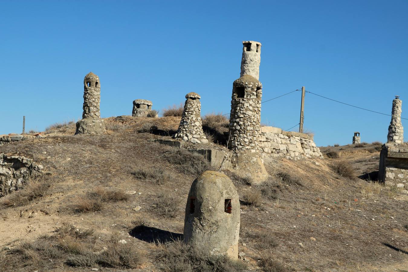 En plena preparación de los caldos, algunos vecinos han abierto las puertas de sus bodegas para que los visitantes puedan conocer esta arquitectura hipogea, tan característica en el Cerrato