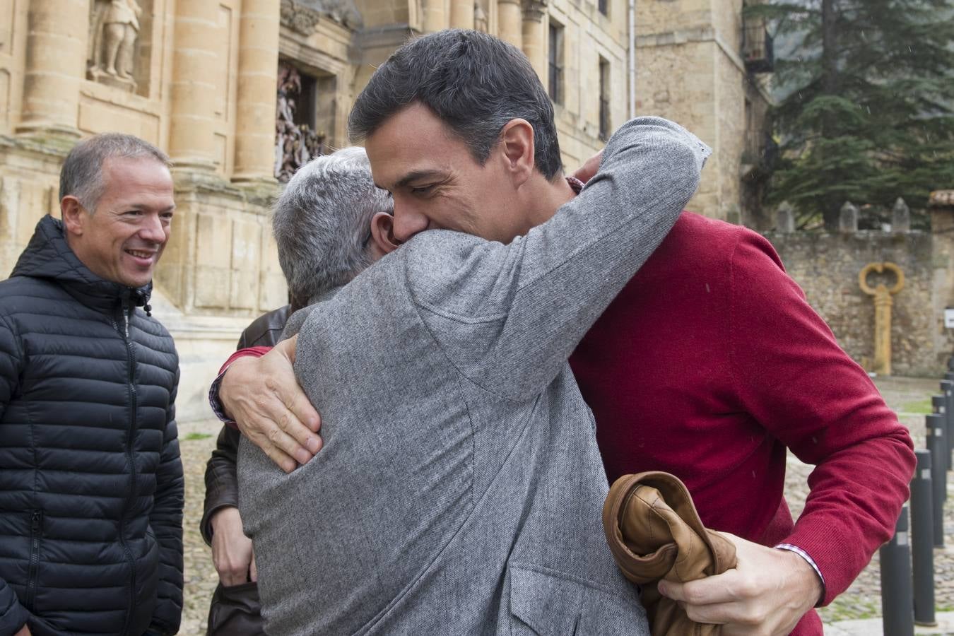 El secretario general del PSOE ha participado en una reunión de dirigentes socialistas en la región con alcaldes burgaleses de las comarcas de Las Merindades y La Bureba