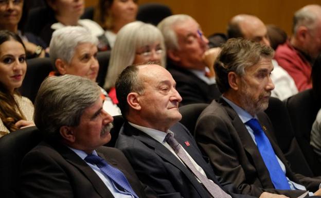 Los rectores de León, Valladolid y Burgos asisten a la final, celebrada en el salón de actos del Museo de la Ciencia de Valladolid. 