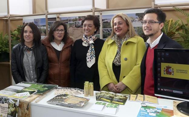 Esperanza de Orellana, en el centro, durante la Feria.