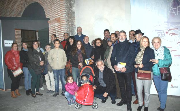 Último grupo que entró en la iglesia de San Esteban.