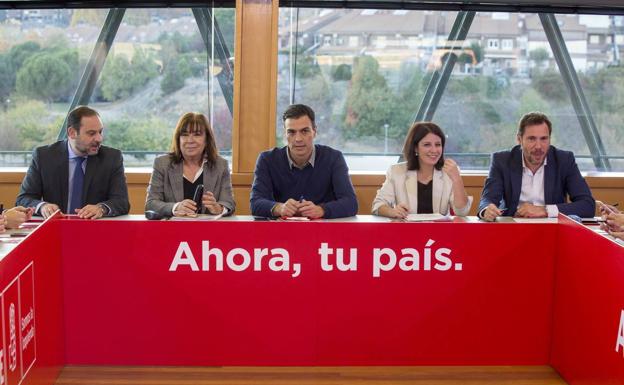 Comienzo de la reunión de la Comisión Ejecutiva Permanente del PSOE en el Museo de la Ciencia.