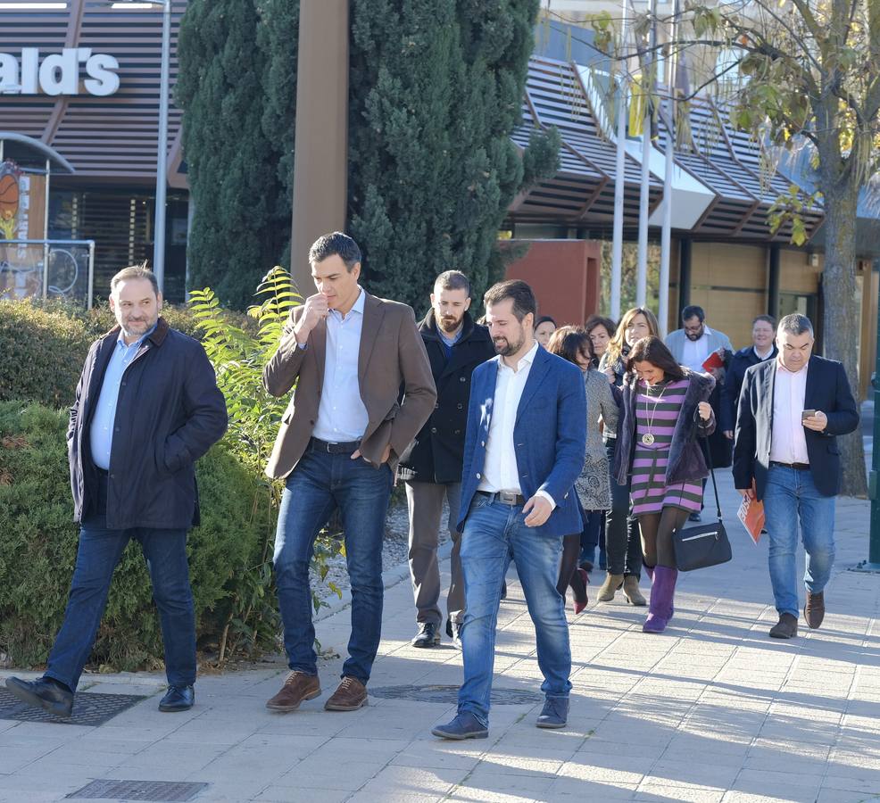 El secretario general del PSOE, Pedro Sánchez, ha avanzado que su partido irá «de la mano» con el PSC a la hora de tejer pactos de Gobierno tras las elecciones catalanas del 21 de diciembre