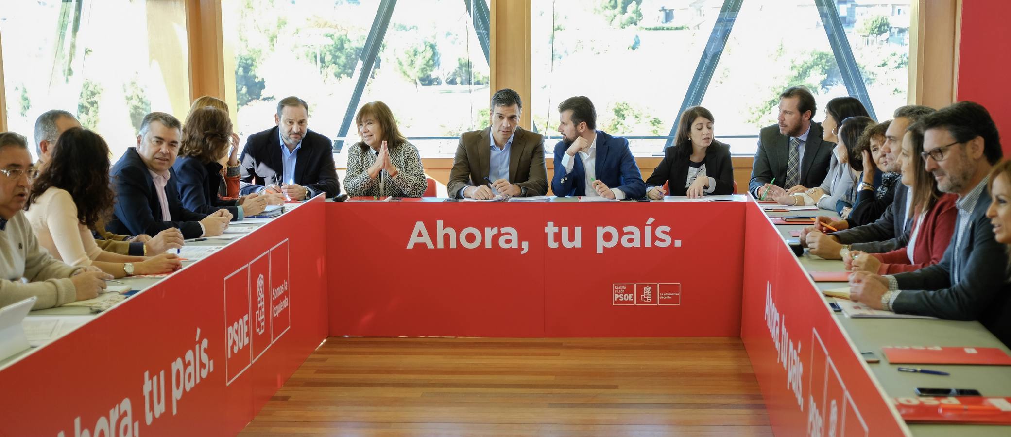 El secretario general del PSOE, Pedro Sánchez, ha avanzado que su partido irá «de la mano» con el PSC a la hora de tejer pactos de Gobierno tras las elecciones catalanas del 21 de diciembre