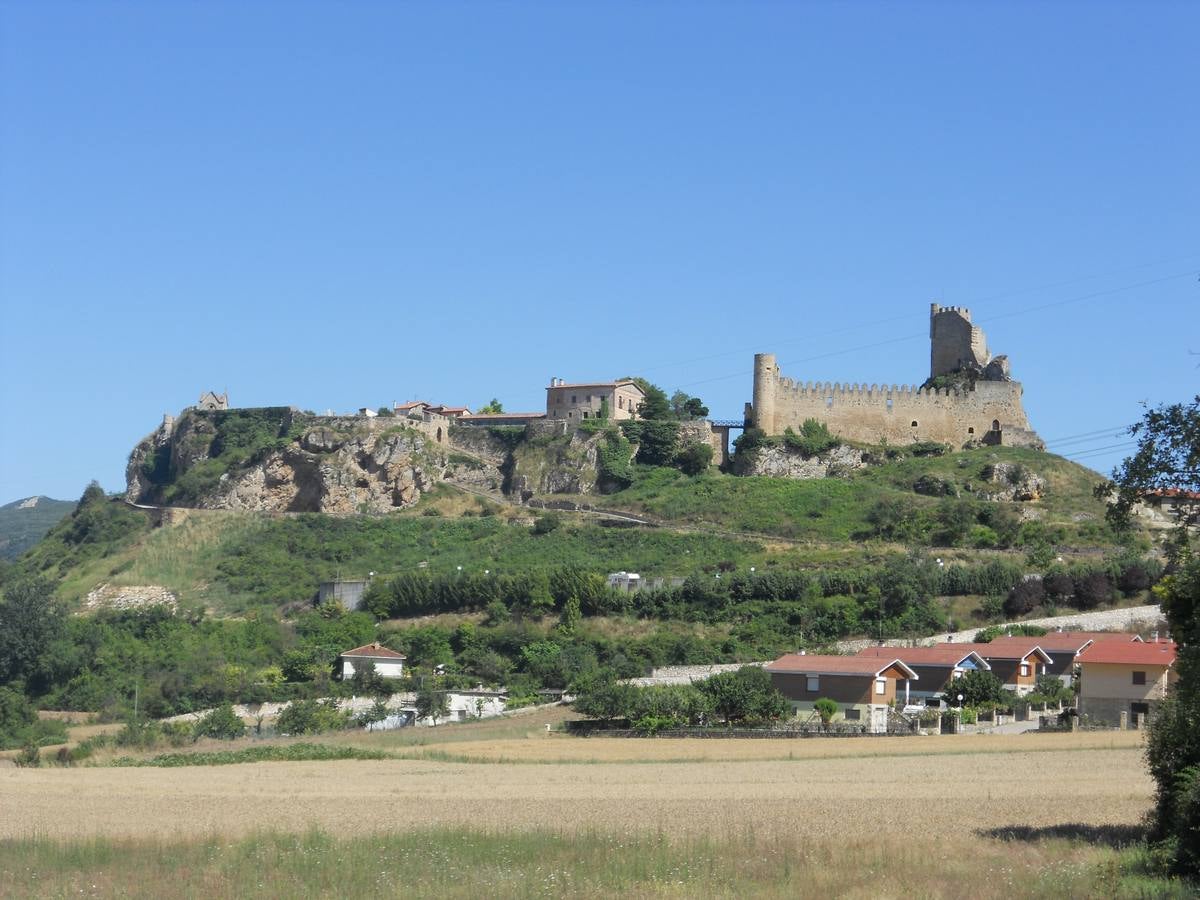 Vista del castillo de Frías.