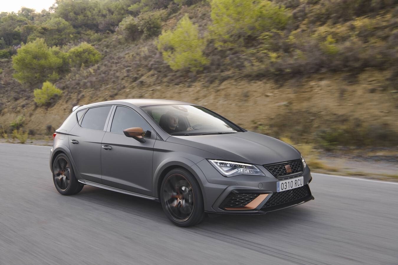 A primeros de año llega la nueva serie especial del Cupra, que con 310 caballos para la versión con cambio manual supone el modelo más potente de la marca. A nuestro mercado solo se venderán 40 unidades.