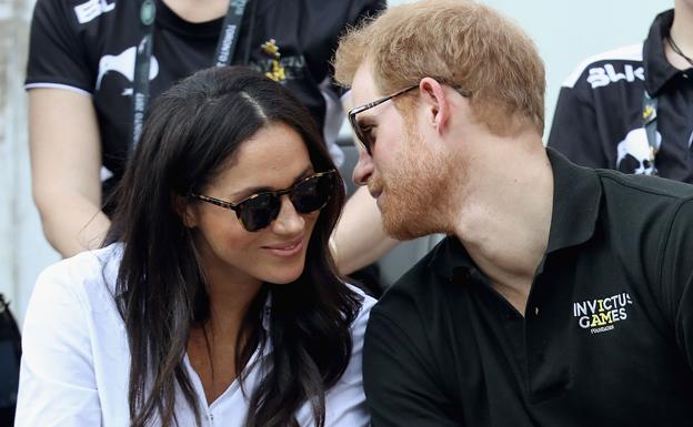 El Príncipe Harry junto a Meghan Markle. 