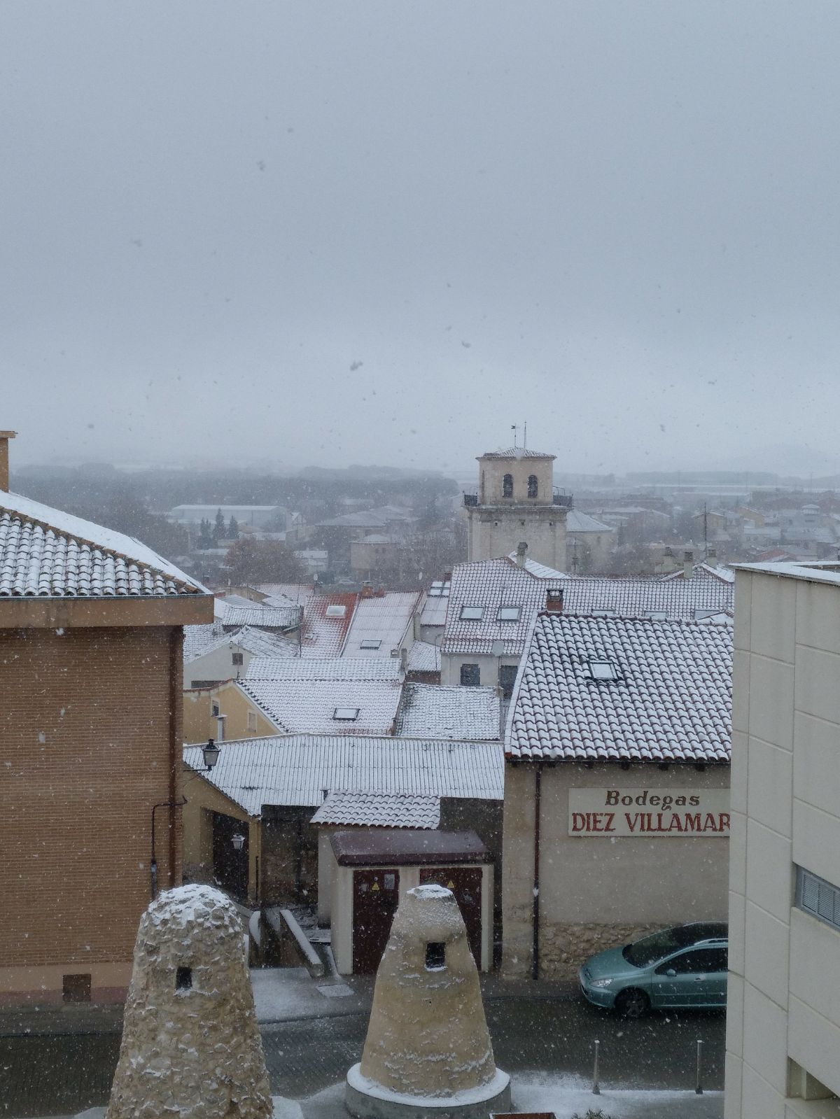 Nieve en la localidad vallisoletana de Peñafiel.