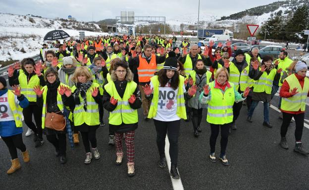 Alrededor de 200 personas volvieron a cortar la carretera, esta vez en Briviesca