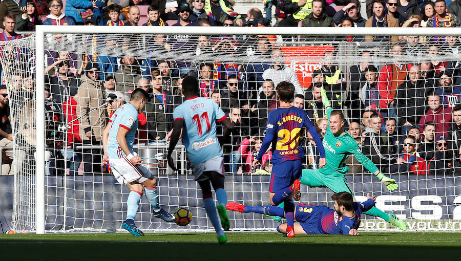 Barcelona y Celta empataron a dos en un partido loco correspondiente a la jornada 14 de Liga. Aspas adelantó al Celta a los 20 minutos pero Messi no tardó en responder marcando el empate. Suárez puso la ventaja pero Maxi Gómez, tras una genial asistencia de Aspas, anotó para poner la igualdad. 