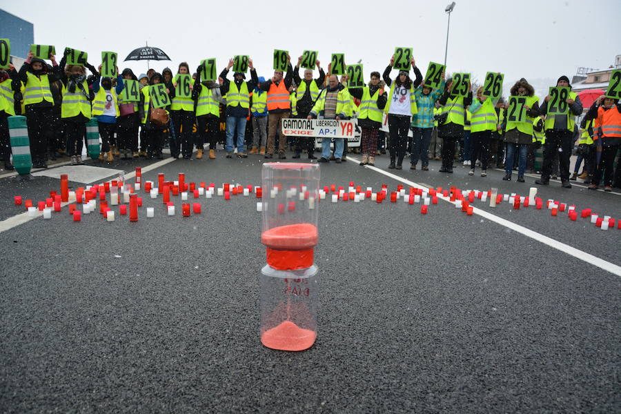 Unas 200 personas vuelven a cortar la N-I a su paso por Briviesca para reclamar una «solución definitiva» a la siniestralidad de la carretera mediante la liberalización total de la AP-1