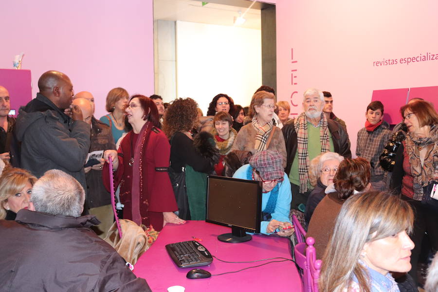 Seis alumnas de Educación Social de la UBU han organizado un desfile de ropa en el que los protagonistas han sido nueve personas sin hogar. Se trata de una metáfora, ya que para ellos las prendas de vestir es su refugio.