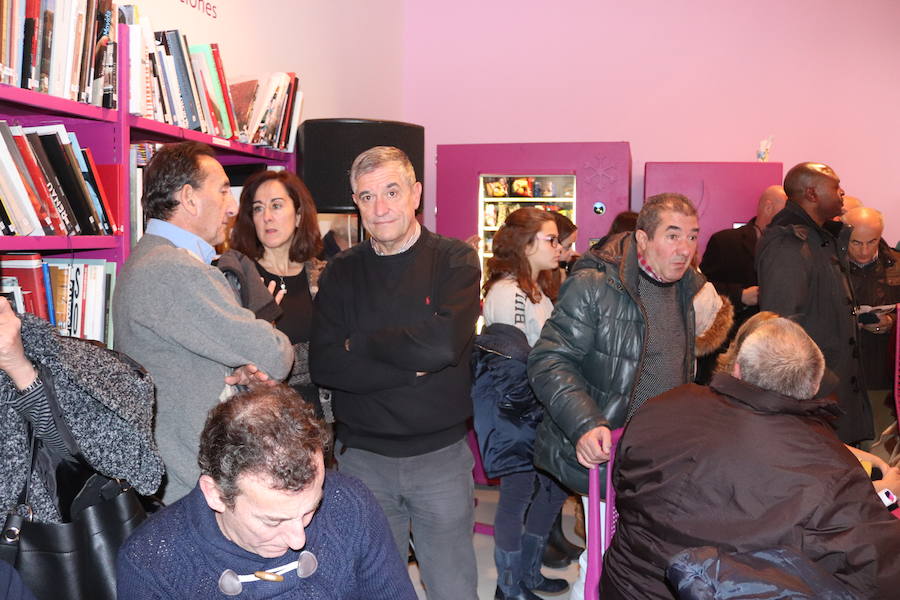 Seis alumnas de Educación Social de la UBU han organizado un desfile de ropa en el que los protagonistas han sido nueve personas sin hogar. Se trata de una metáfora, ya que para ellos las prendas de vestir es su refugio.