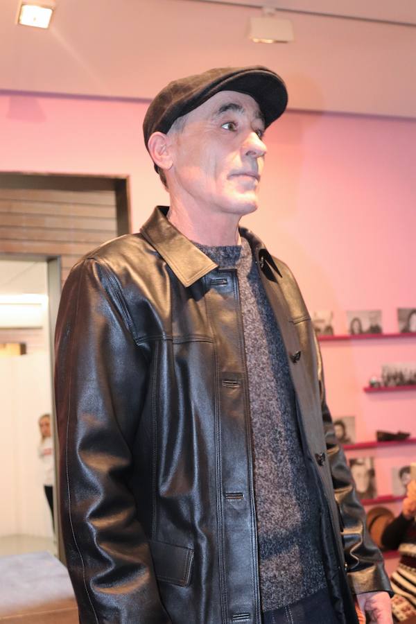 Seis alumnas de Educación Social de la UBU han organizado un desfile de ropa en el que los protagonistas han sido nueve personas sin hogar. Se trata de una metáfora, ya que para ellos las prendas de vestir es su refugio.