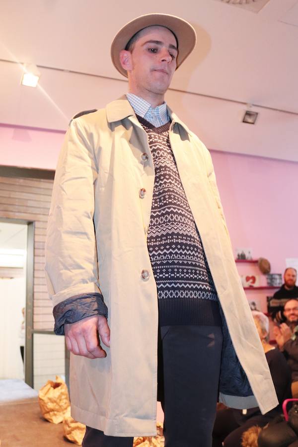 Seis alumnas de Educación Social de la UBU han organizado un desfile de ropa en el que los protagonistas han sido nueve personas sin hogar. Se trata de una metáfora, ya que para ellos las prendas de vestir es su refugio.