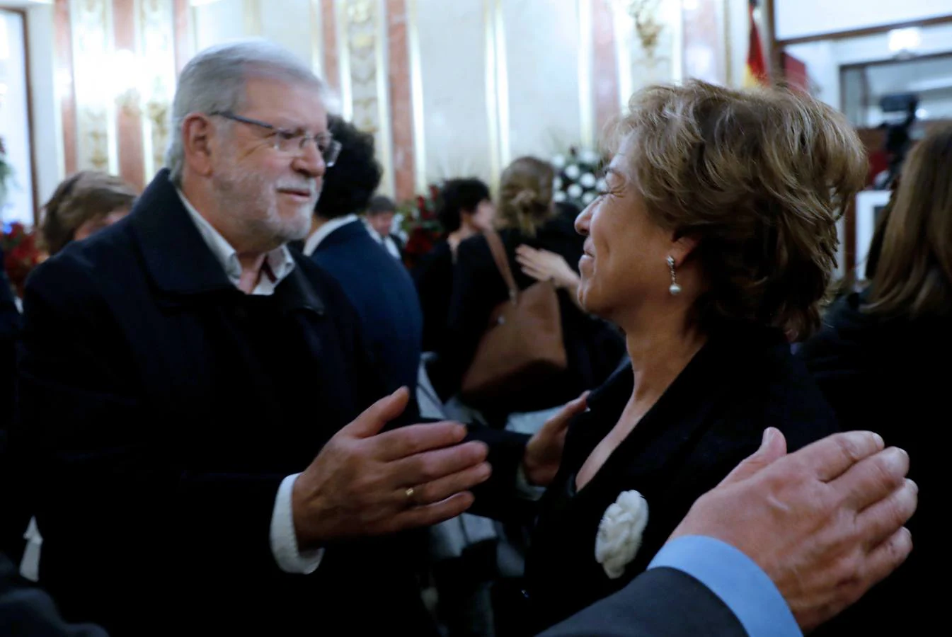 El Rey Felipe VI se ha acercado al Palacio de la Carrera de San Jerónimo para despedirse del que fuera presidente del Congreso,al que ha definido como «un hombre de Estado« que defendió «con pasión« el interés general y la vocación europea de España