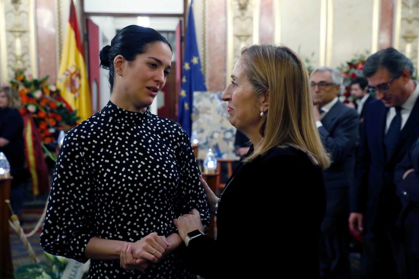 El Rey Felipe VI se ha acercado al Palacio de la Carrera de San Jerónimo para despedirse del que fuera presidente del Congreso,al que ha definido como «un hombre de Estado« que defendió «con pasión« el interés general y la vocación europea de España