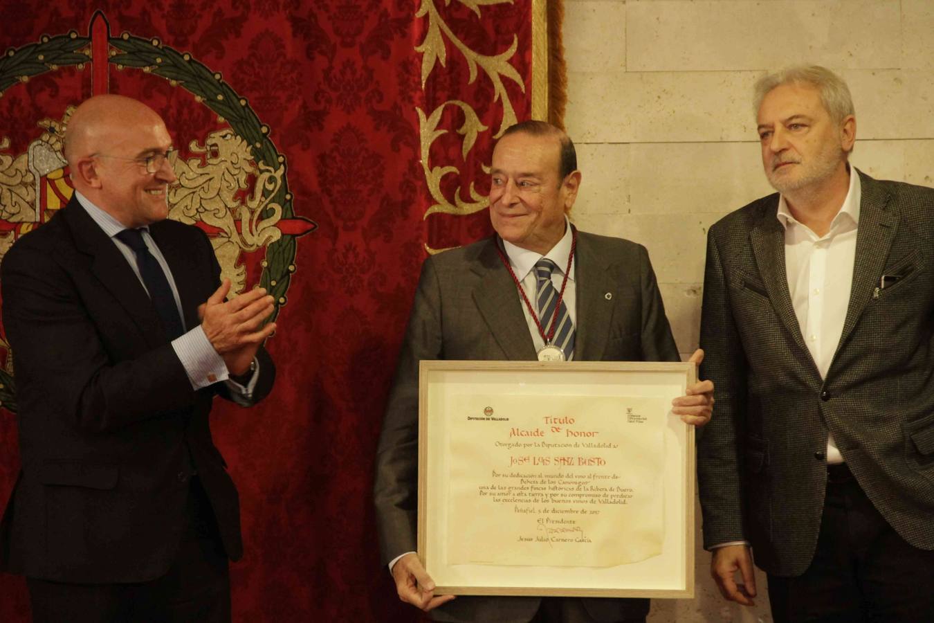 El reconocimiento, que ha congregado a numerosos invitados, ha tenido lugar este mediodía en el castillo de Peñafiel