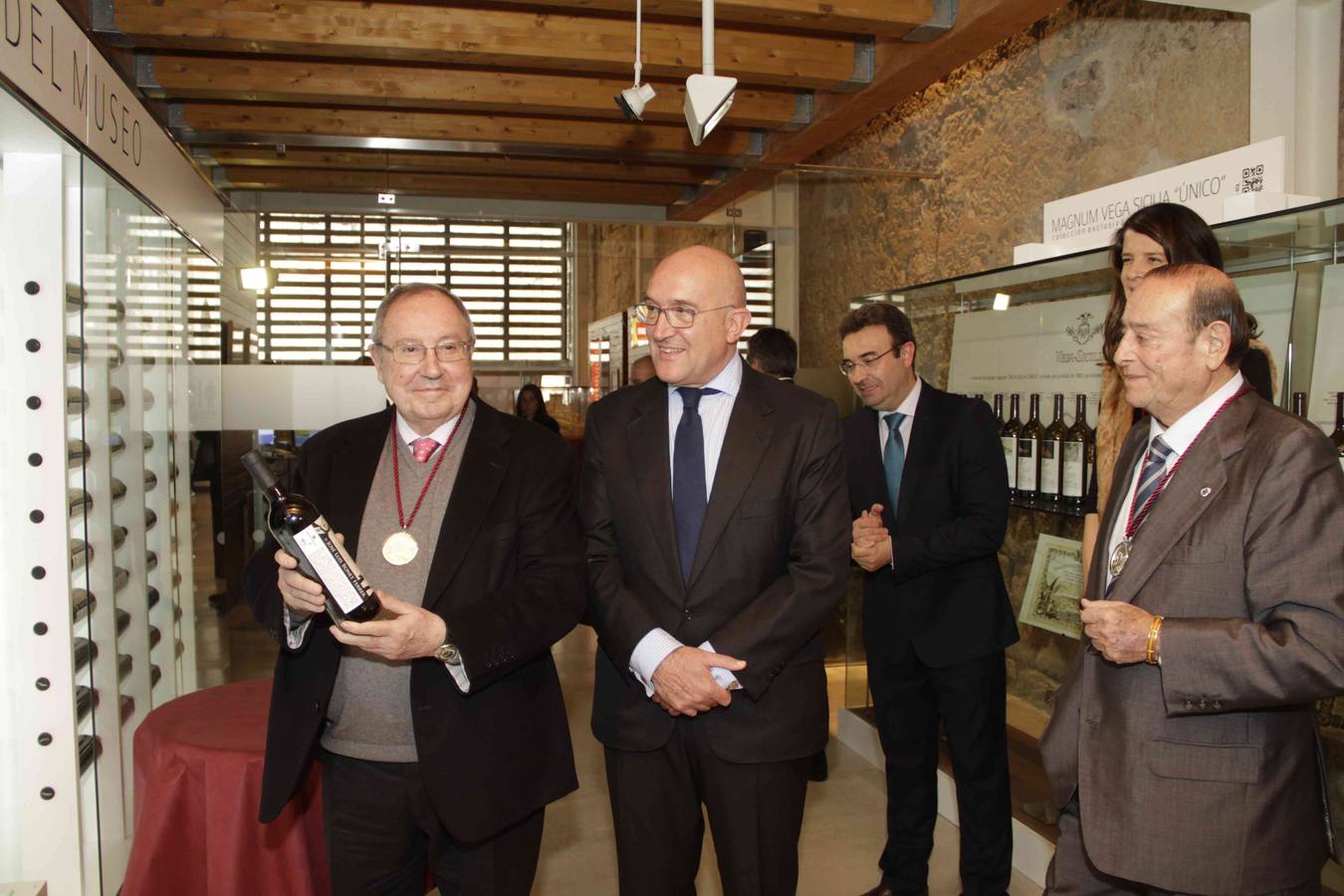 El reconocimiento, que ha congregado a numerosos invitados, ha tenido lugar este mediodía en el castillo de Peñafiel