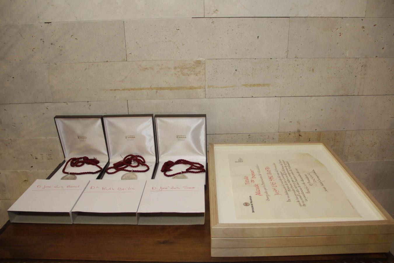 El reconocimiento, que ha congregado a numerosos invitados, ha tenido lugar este mediodía en el castillo de Peñafiel