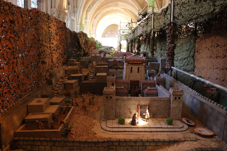 Una selección de las mejores imágenes del Belén del Regimiento de Transmisiones ubicado en el Claustro de la Catedral.