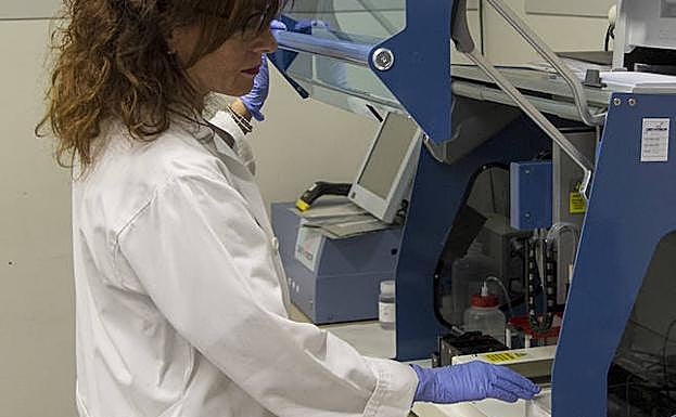 Laboratorio del servicio de Microbiología delHospital Clínico de Valladolid.. 